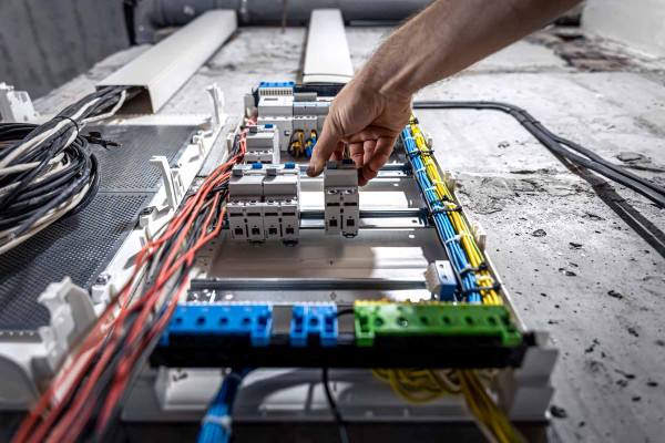 Tramitación Líneas de Media y Alta Tensión · Ingeniería · Ingenieros Técnicos Torrelaguna